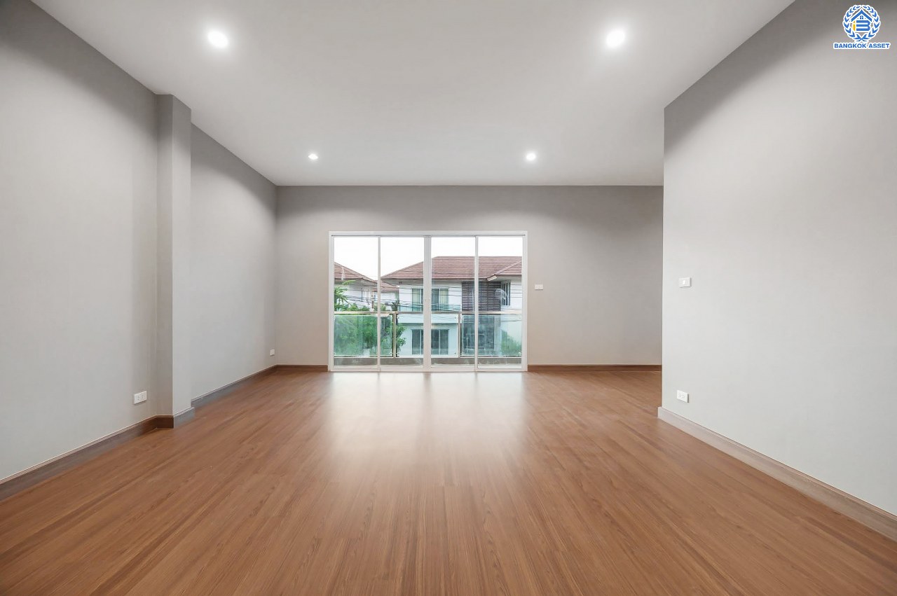 บ้านมือสองตกแต่งใหม่ โครงการ เดอะเวอรีเดียนโฮม กาญจนาภิเษก เนื้อที่กว้าง 75 ตร.ว. ฟังก์ชัน 3 ห้องนอน 4 ห้องน้ำ 1 ห้องอเนกประสงค์ 1 ห้องแม่บ้าน จอดรถได้ 2 จอด บนทำเลดี ติดถนนกาญจนาภิเษก เชื่อมต่อถนนรัตนาธิเบศร์ ถนนนครอินทร์ ถนนกาญจนาภิเษก ใกล้รถไฟฟ้าสายสีม่วง "สถานีตลาดบางใหญ่" และจุดขึ้นทางด่วน "ศรีรัช"...